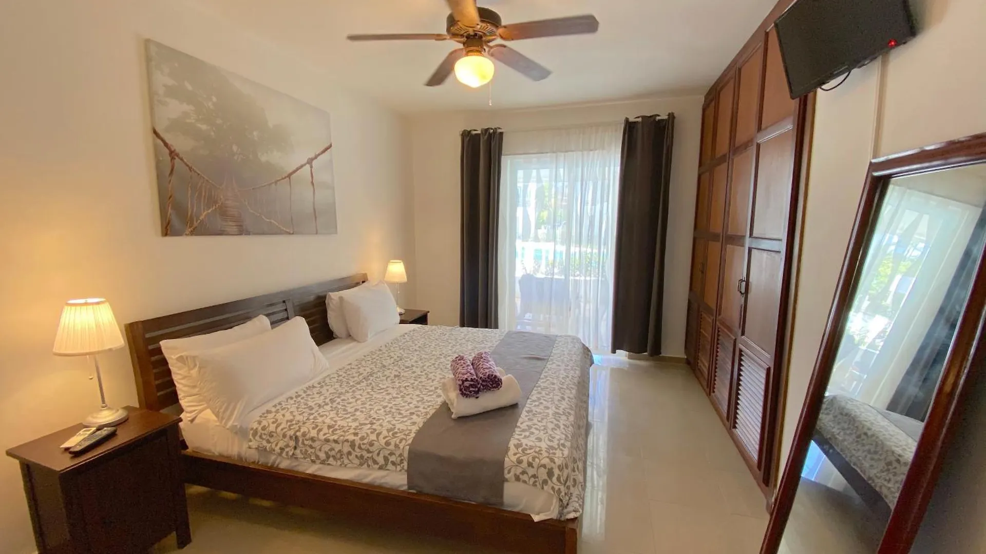 Los Corales Villas And Suites - Beach Club, Spa, Restaurants Punta Cana Hotel